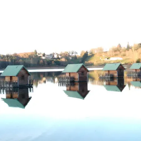 Les Chalets Flottants Des Planquettes Chalé Saint-Etienne-Cantales