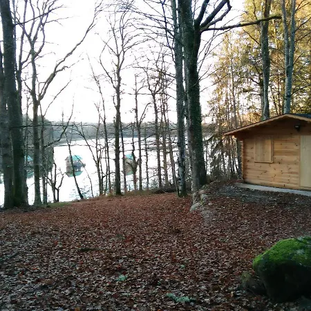 Les Chalets Flottants Des Planquettes Saint-Etienne-Cantales
