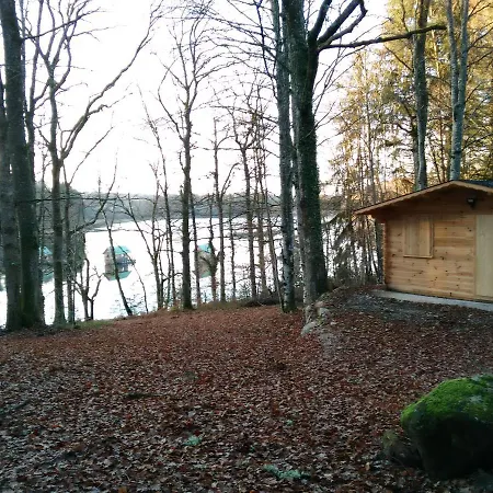 Les Chalets Flottants Des Planquettes Saint-Etienne-Cantales